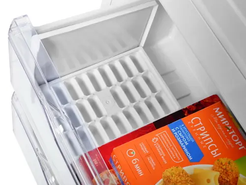Холодильник Indesit DFE 4200 W белый - фото 7