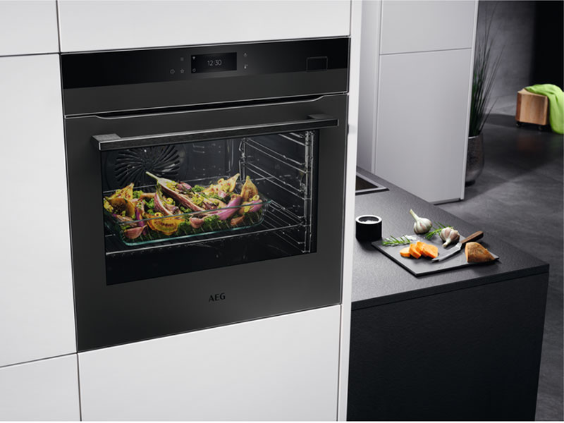 Встраиваемый духовой шкаф AEG BSK778380T черный - фото 3
