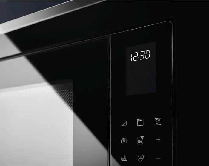 Встраиваемая микроволновая печь Electrolux LMS4253TMK черная