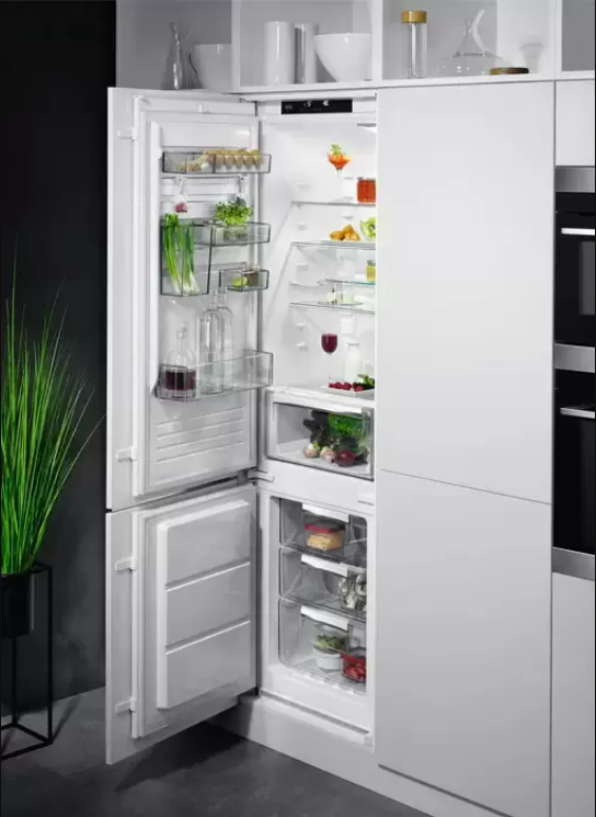 Встраиваемый холодильник AEG SCR819F8FS белый