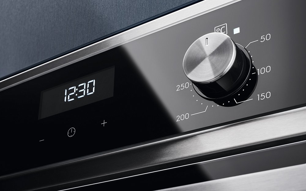 Встраиваемый духовой шкаф Electrolux EOF5C50BX черный - фото 3